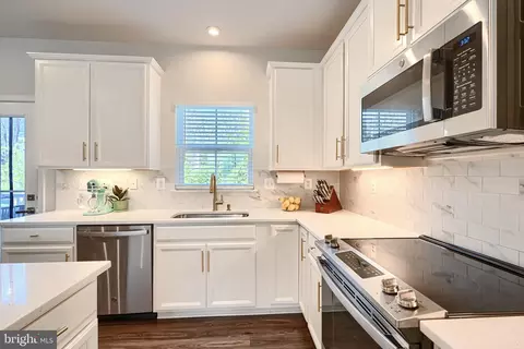Kitchen - 549 Katherine Ave, Baltimore, MD 21221 photo 2 of 4