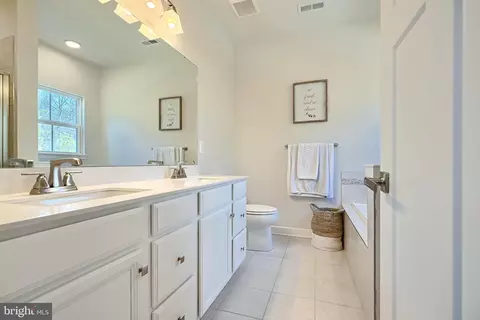 Entry Way - 549 Katherine Ave, Baltimore, MD 21221 photo 10 of 12