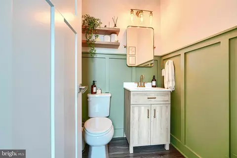 Entry Way - 549 Katherine Ave, Baltimore, MD 21221 photo 9 of 12