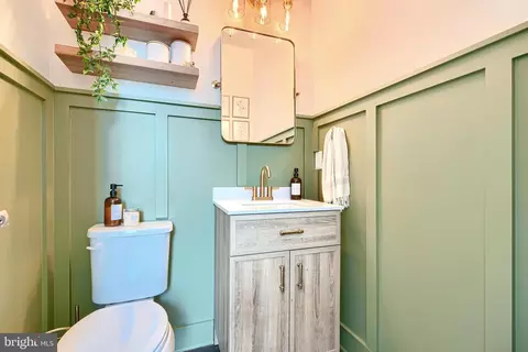 Bath - 549 Katherine Ave, Baltimore, MD 21221 photo 1 of 7