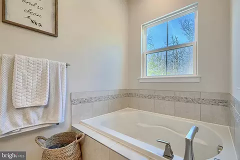 Bath - 549 Katherine Ave, Baltimore, MD 21221 photo 2 of 7