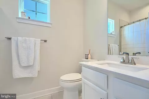Bath - 549 Katherine Ave, Baltimore, MD 21221 photo 4 of 7