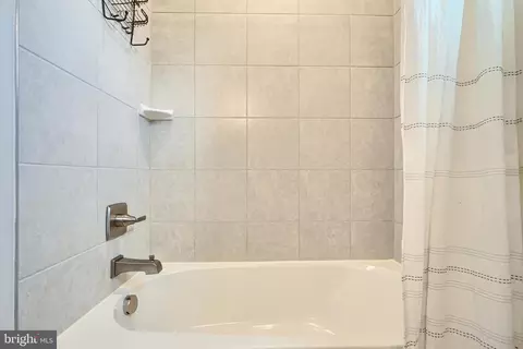 Bath - 549 Katherine Ave, Baltimore, MD 21221 photo 6 of 7