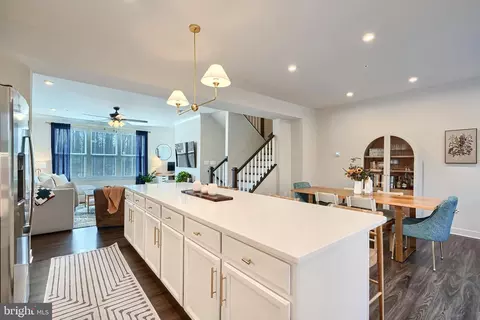 Entry Way - 549 Katherine Ave, Baltimore, MD 21221 photo 4 of 12