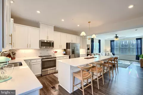 Kitchen - 549 Katherine Ave, Baltimore, MD 21221 photo 3 of 4