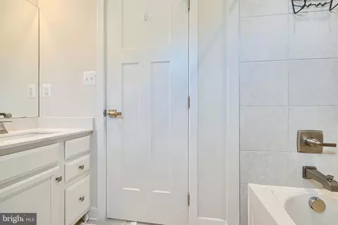 Bath - 549 Katherine Ave, Baltimore, MD 21221 photo 5 of 7