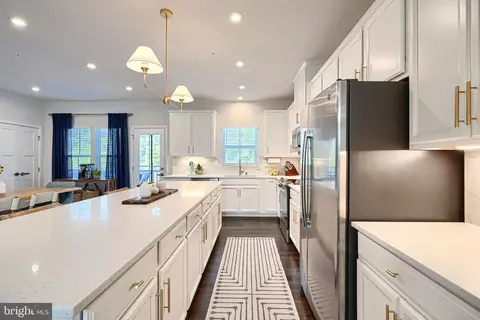 Entry Way - 549 Katherine Ave, Baltimore, MD 21221 photo 2 of 12