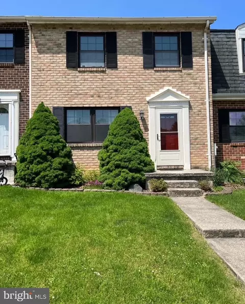 8 Kimball Ridge Ct, Catonsville, MD 21228