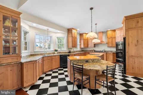Kitchen - 604 Valley View Rd, Towson, MD 21286 photo 2 of 5
