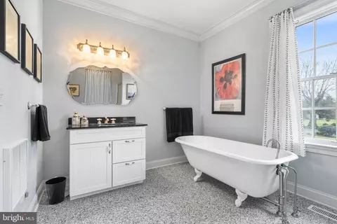 Bath - 604 Valley View Rd, Towson, MD 21286 photo 1 of 7