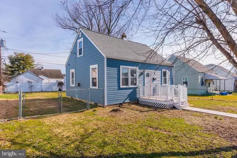 8 Avenal Rd, Essex, MD 21221