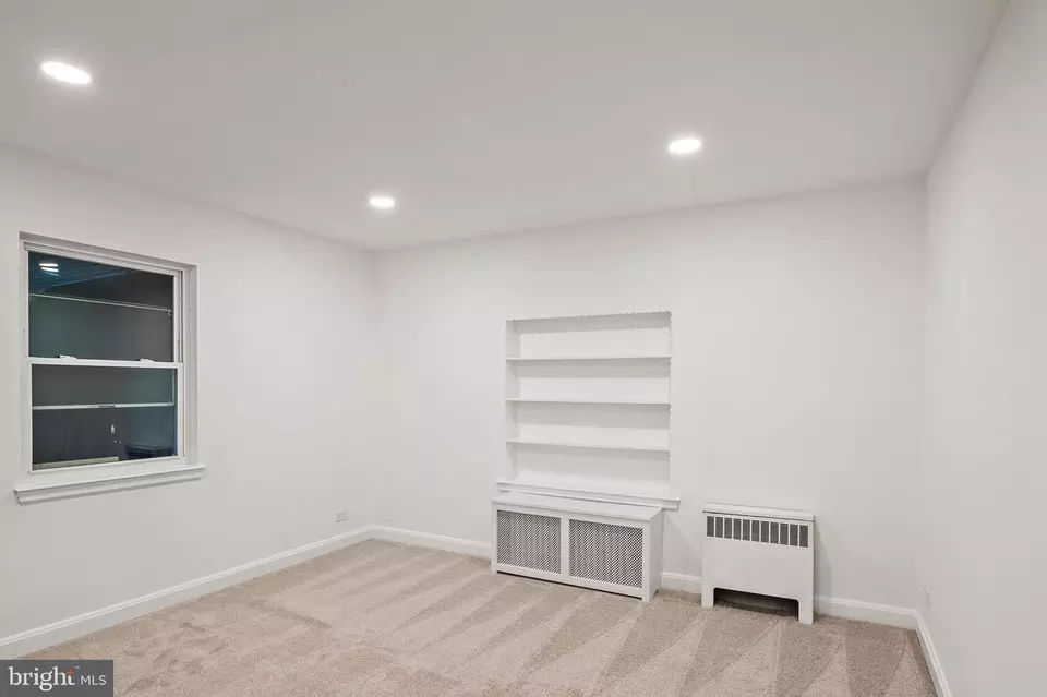 Living - 29 Waterview Rd, Dundalk, MD 21222 photo 1 of 1