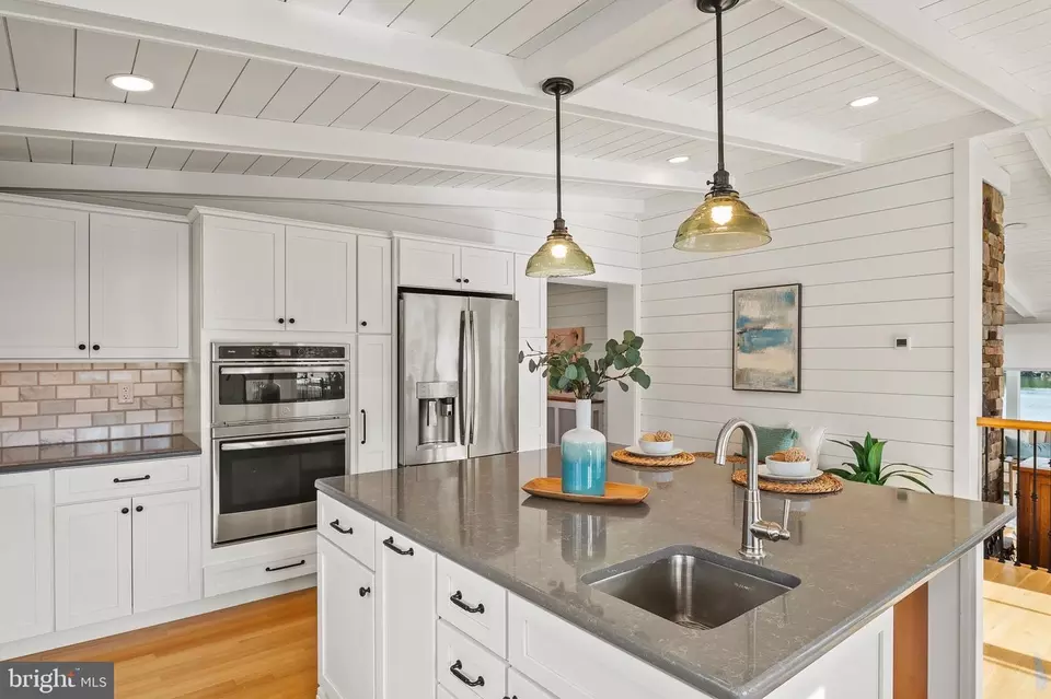 Kitchen - 29 Waterview Rd, Dundalk, MD 21222 photo 6 of 7