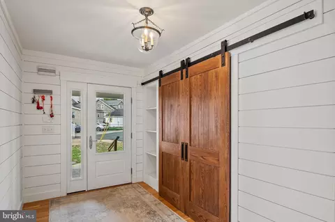 Entry Way - 29 Waterview Rd, Dundalk, MD 21222 photo 1 of 5