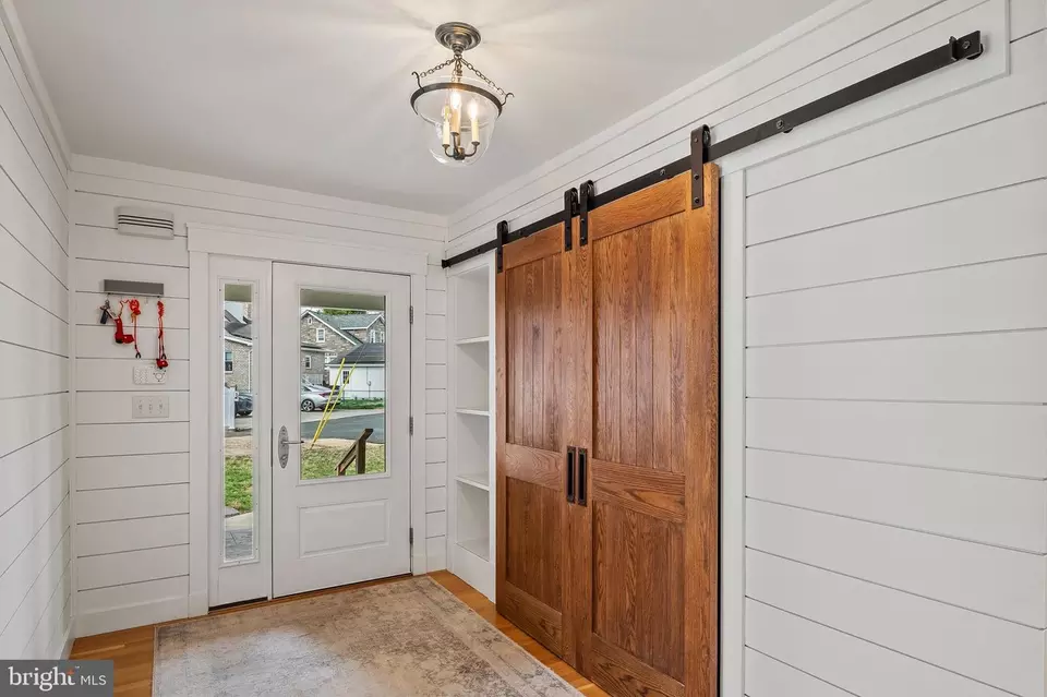 Entry Way - 29 Waterview Rd, Dundalk, MD 21222 photo 1 of 5
