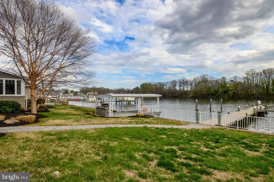 Exterior - 29 Waterview Rd, Dundalk, MD 21222 photo 7 of 9