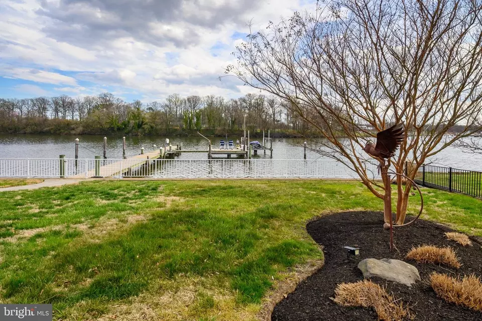Exterior - 29 Waterview Rd, Dundalk, MD 21222 photo 6 of 9