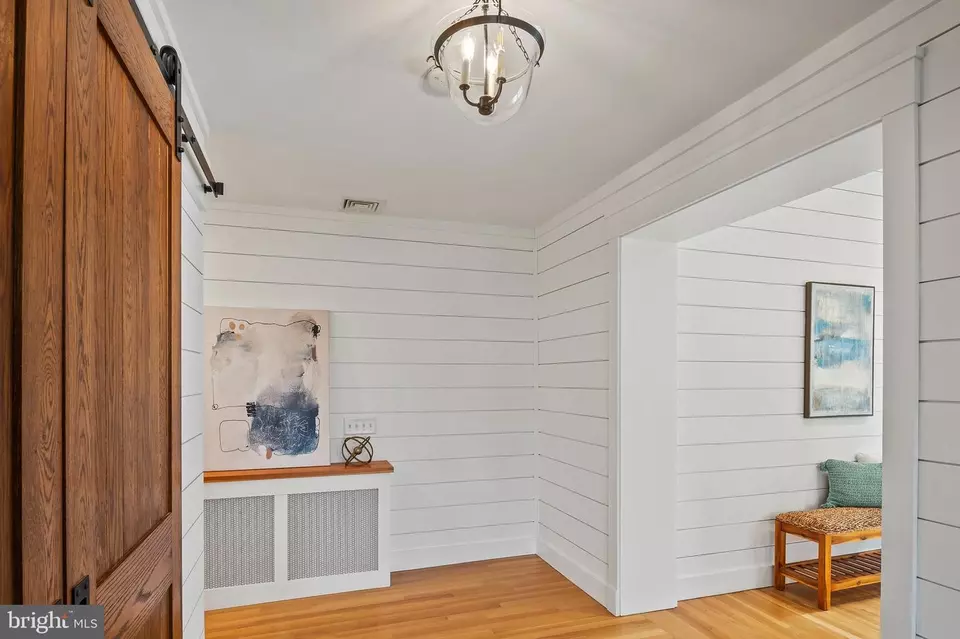 Entry Way - 29 Waterview Rd, Dundalk, MD 21222 photo 2 of 5
