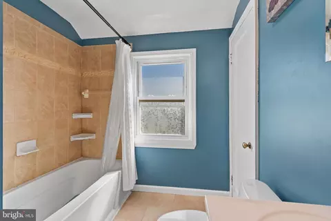 Entry Way - 5532 Oakland Rd, Halethorpe, MD 21227 photo 5 of 5
