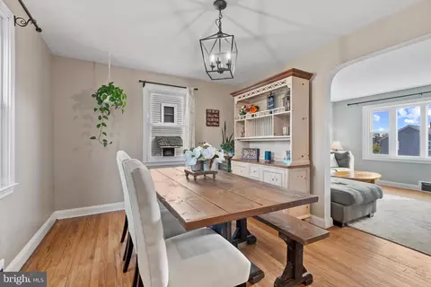 Dining - 5532 Oakland Rd, Halethorpe, MD 21227 photo 4 of 4