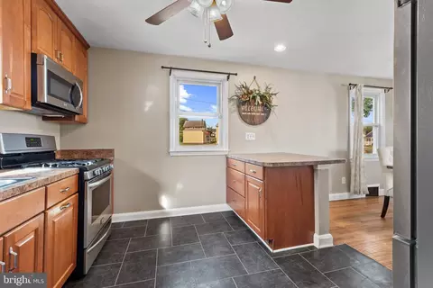 Entry Way - 5532 Oakland Rd, Halethorpe, MD 21227 photo 1 of 5