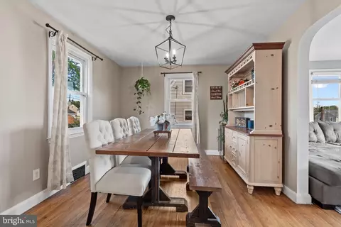 Dining - 5532 Oakland Rd, Halethorpe, MD 21227 photo 1 of 4