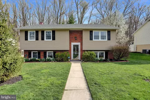8 Stillway Ct, Cockeysville, MD 21030