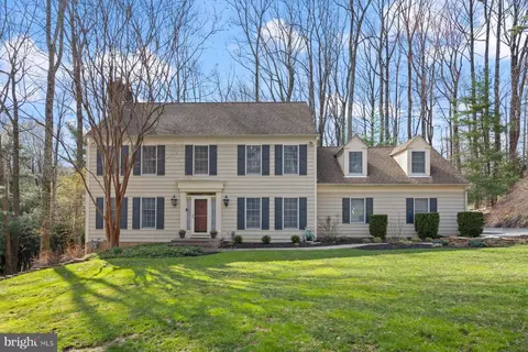 8 Woodward Ct, Reisterstown, MD 21136
