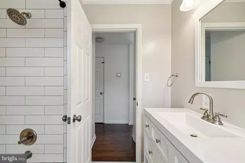 Bath - 6207 Elmbank Ave, Baltimore, MD 21209 photo 1 of 3