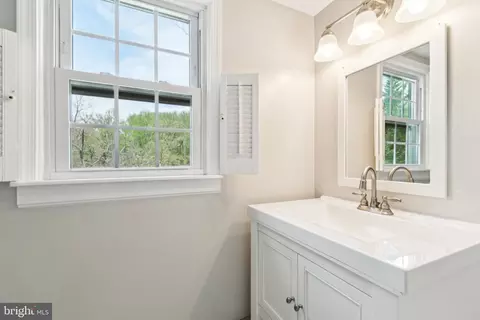 Bath - 6207 Elmbank Ave, Baltimore, MD 21209 photo 3 of 3
