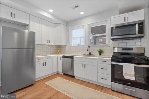 Kitchen - 4100 West Dr, Baltimore, MD 21229 photo 1 of 2