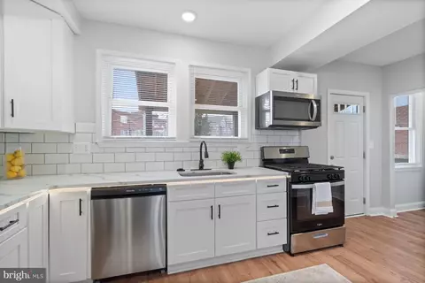 Kitchen - 4100 West Dr, Baltimore, MD 21229 photo 2 of 2