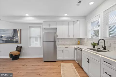 Entry Way - 4100 West Dr, Baltimore, MD 21229 photo 6 of 6