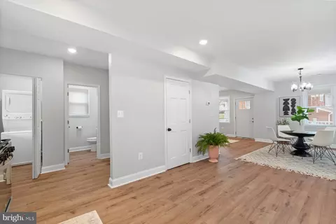 Entry Way - 4100 West Dr, Baltimore, MD 21229 photo 4 of 6