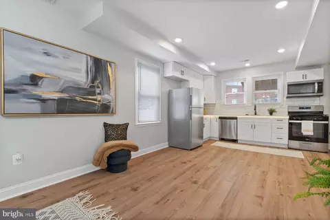 Entry Way - 4100 West Dr, Baltimore, MD 21229 photo 3 of 6
