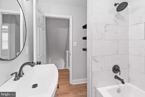 Bath - 4100 West Dr, Baltimore, MD 21229 photo 2 of 2