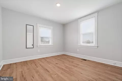 Bedroom - 4100 West Dr, Baltimore, MD 21229 photo 4 of 4