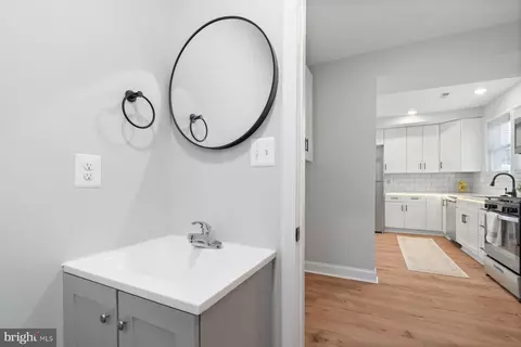 Entry Way - 4100 West Dr, Baltimore, MD 21229 photo 5 of 6