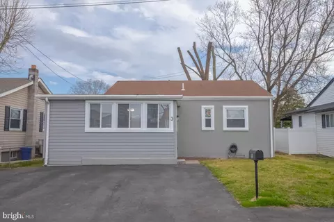 3 Fern Pl, Middle River, MD 21220