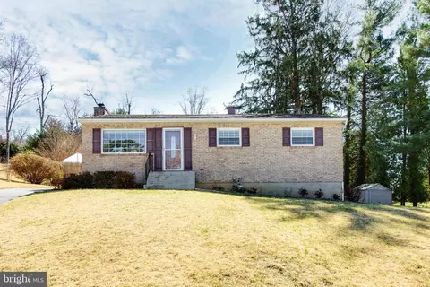 5 Moorepark Ct, Cockeysville, MD 21030