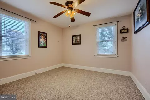 Bedroom - 3119 Whiteway Rd, Sparrows Point, MD 21219 photo 6 of 8