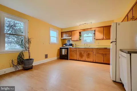Kitchen - 3119 Whiteway Rd, Sparrows Point, MD 21219 photo 2 of 4