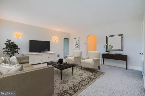 Living - 3119 Whiteway Rd, Sparrows Point, MD 21219 photo 2 of 4
