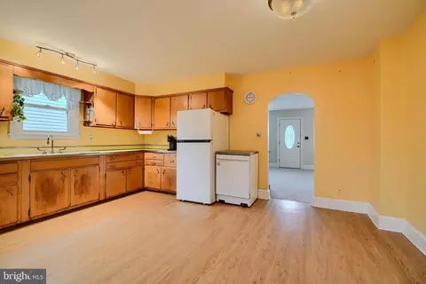 Entry Way - 3119 Whiteway Rd, Sparrows Point, MD 21219 photo 1 of 2