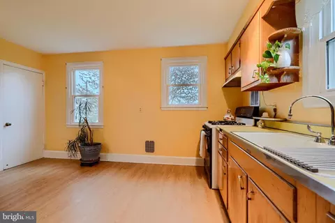 Kitchen - 3119 Whiteway Rd, Sparrows Point, MD 21219 photo 4 of 4