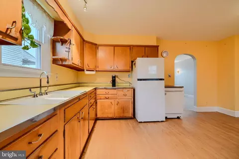Kitchen - 3119 Whiteway Rd, Sparrows Point, MD 21219 photo 3 of 4