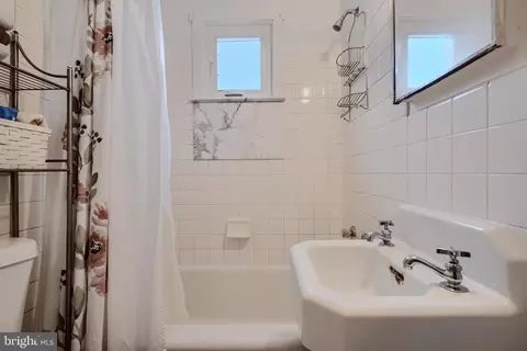 Bath - 3119 Whiteway Rd, Sparrows Point, MD 21219 photo 2 of 4