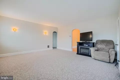 Living - 3119 Whiteway Rd, Sparrows Point, MD 21219 photo 3 of 4