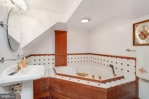 Bath - 1582 Dellsway Rd, Towson, MD 21286 photo 3 of 5