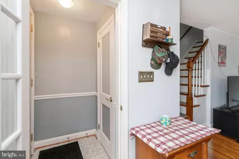 Entry Way - 1582 Dellsway Rd, Towson, MD 21286 photo 2 of 4